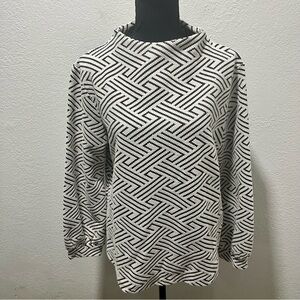 W5 Black and White Geometric Print Zigzag Patterned Top